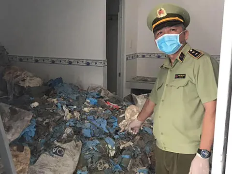 21 tấn găng tay, quần áo y tế đã qua sử dụng bị thu giữ
